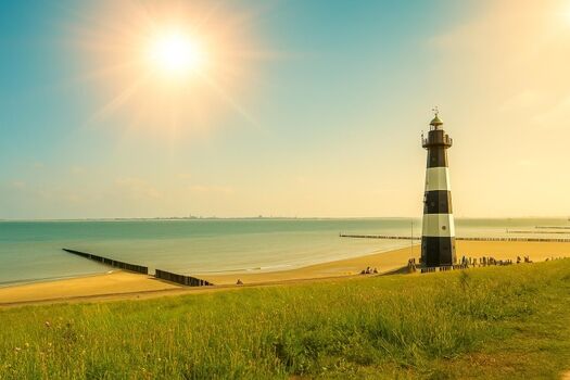 Der Wundervolle Leuchtturm am Strand von Breskens, direkt vom Haus zu sehen