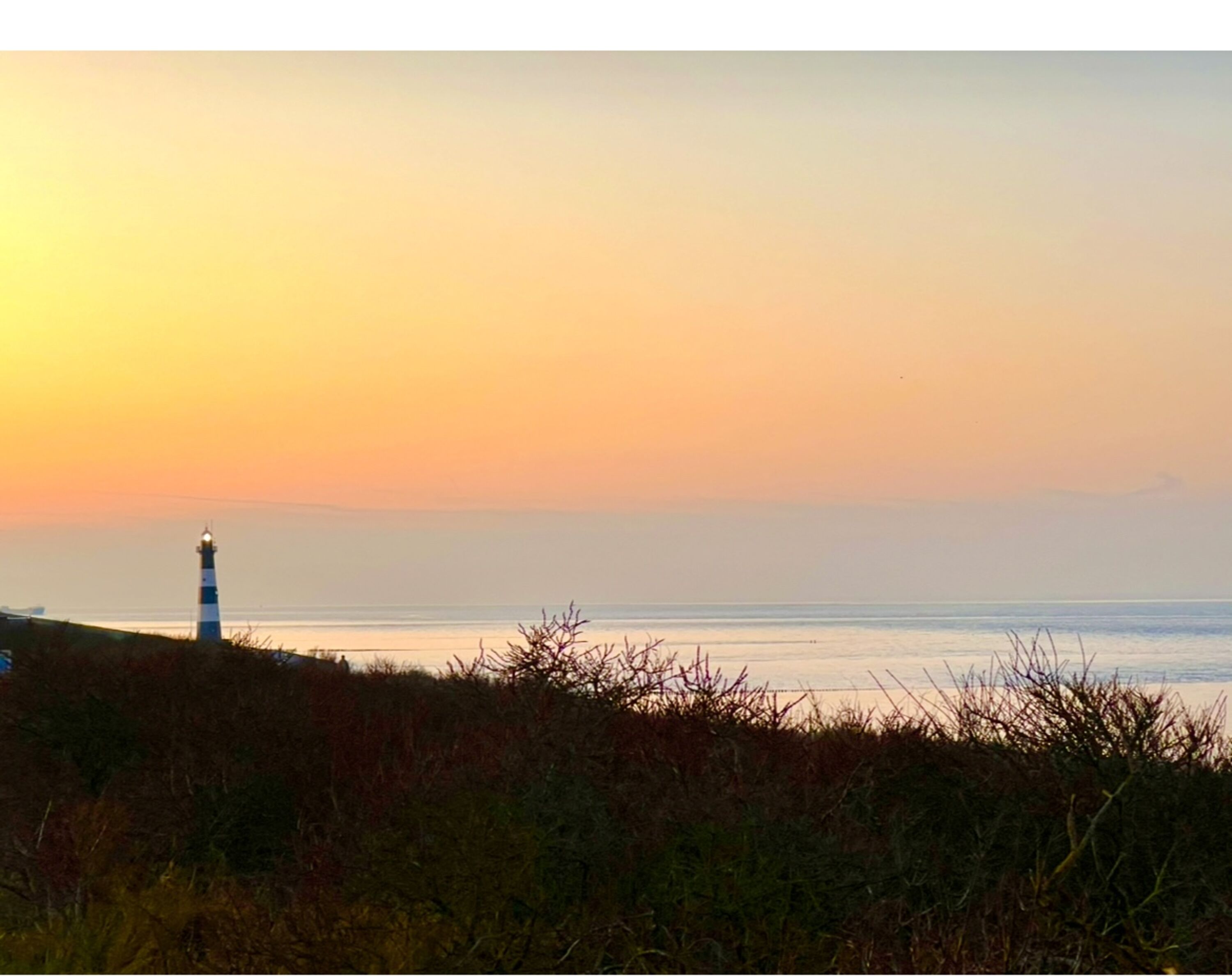 Der Wundervolle Leuchtturm am Strand von Breskens, direkt vom Haus zu sehen