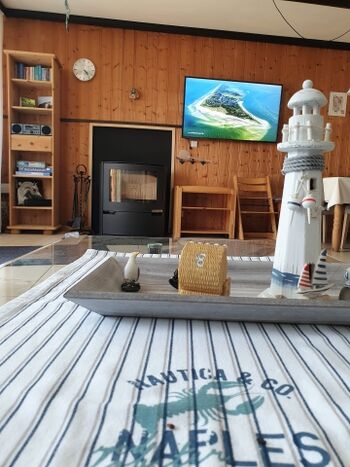 Wohnzimmer / TV / Kamin