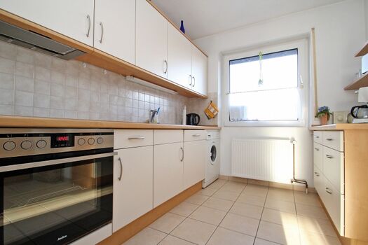 Großzügig ausgestattete Küche