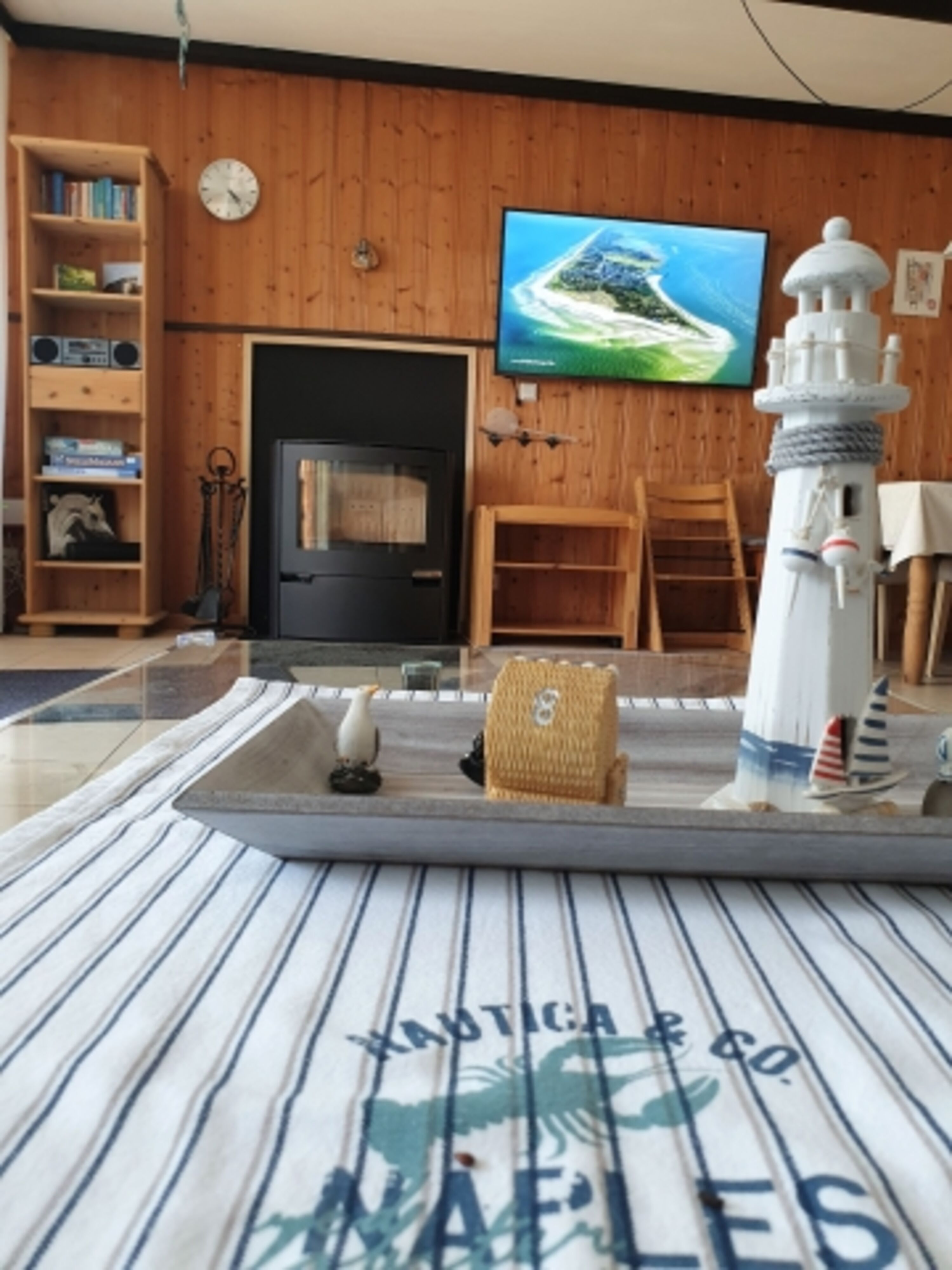 Wohnzimmer / TV / Kamin