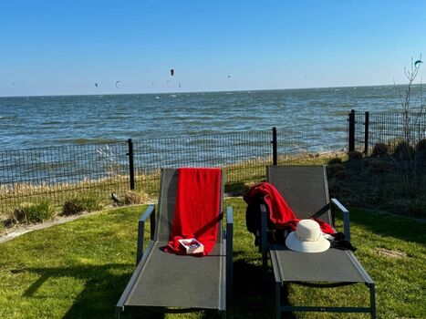 Kiter und Segler wohin das Auge reicht