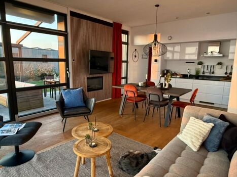 hochwertige, moderne Inneneinrichtung