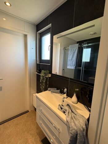 Badezimmer en-suite zwischen den Schlafzimmern