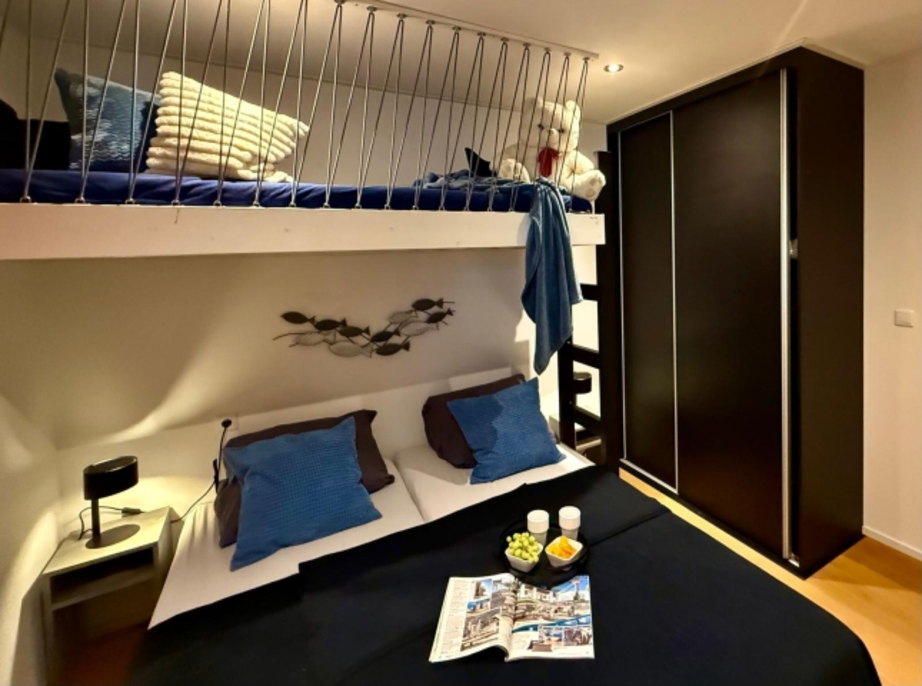 ein Schlafzimmer mit Hochbett