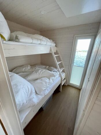 Schlafzimmer mit Stockbett für 3 Personen