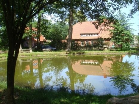Bauernhaus mit Teich