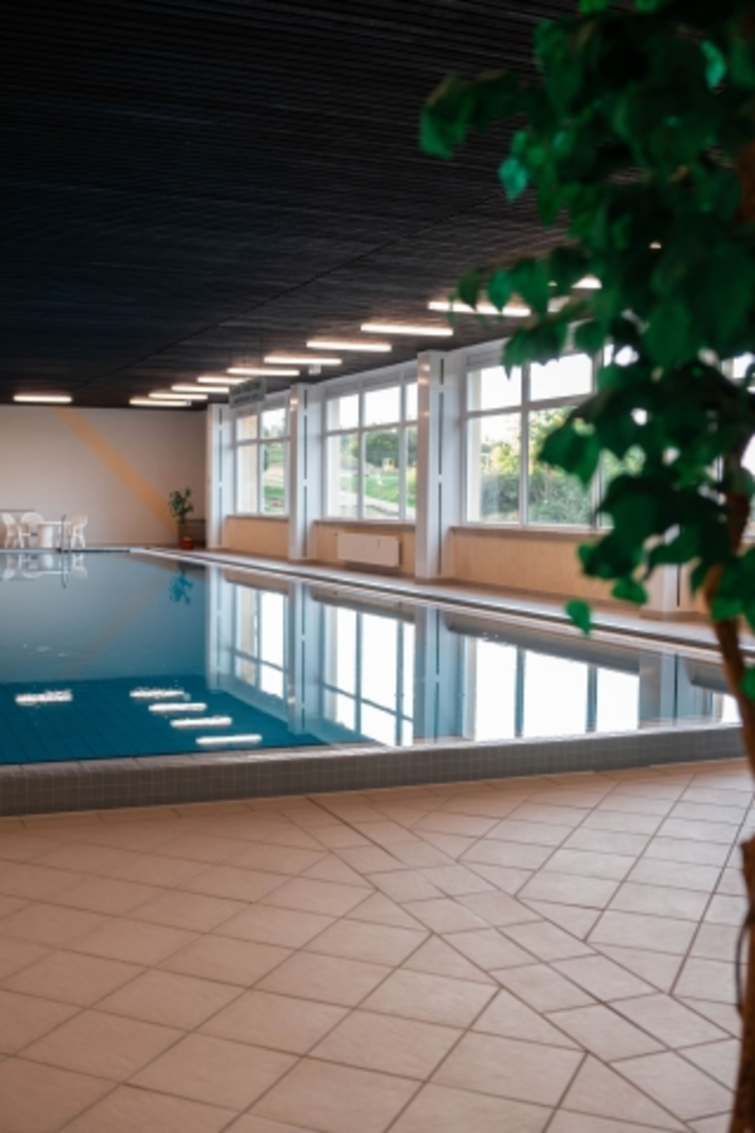 Schwimmbad im EG des Gebäudes