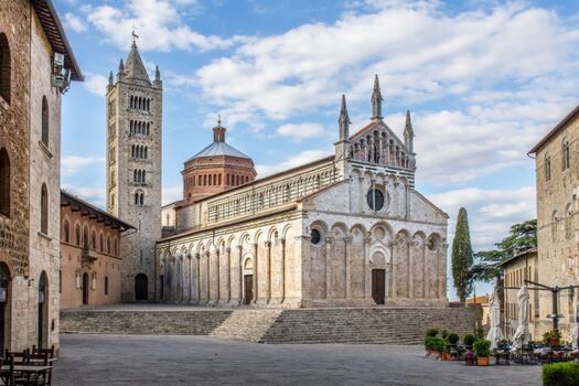 Massa Marittima (3 km) bietet Kultur, Lokale,  2 große Supermärkte, ein Wochenmarkt...