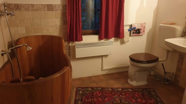 Badezimmer Holzbadewanne
