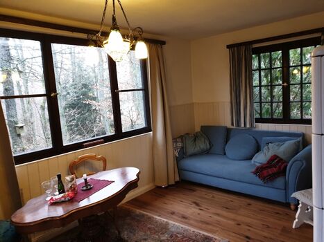 Wohnzimmer Schlafsofa, Tisch