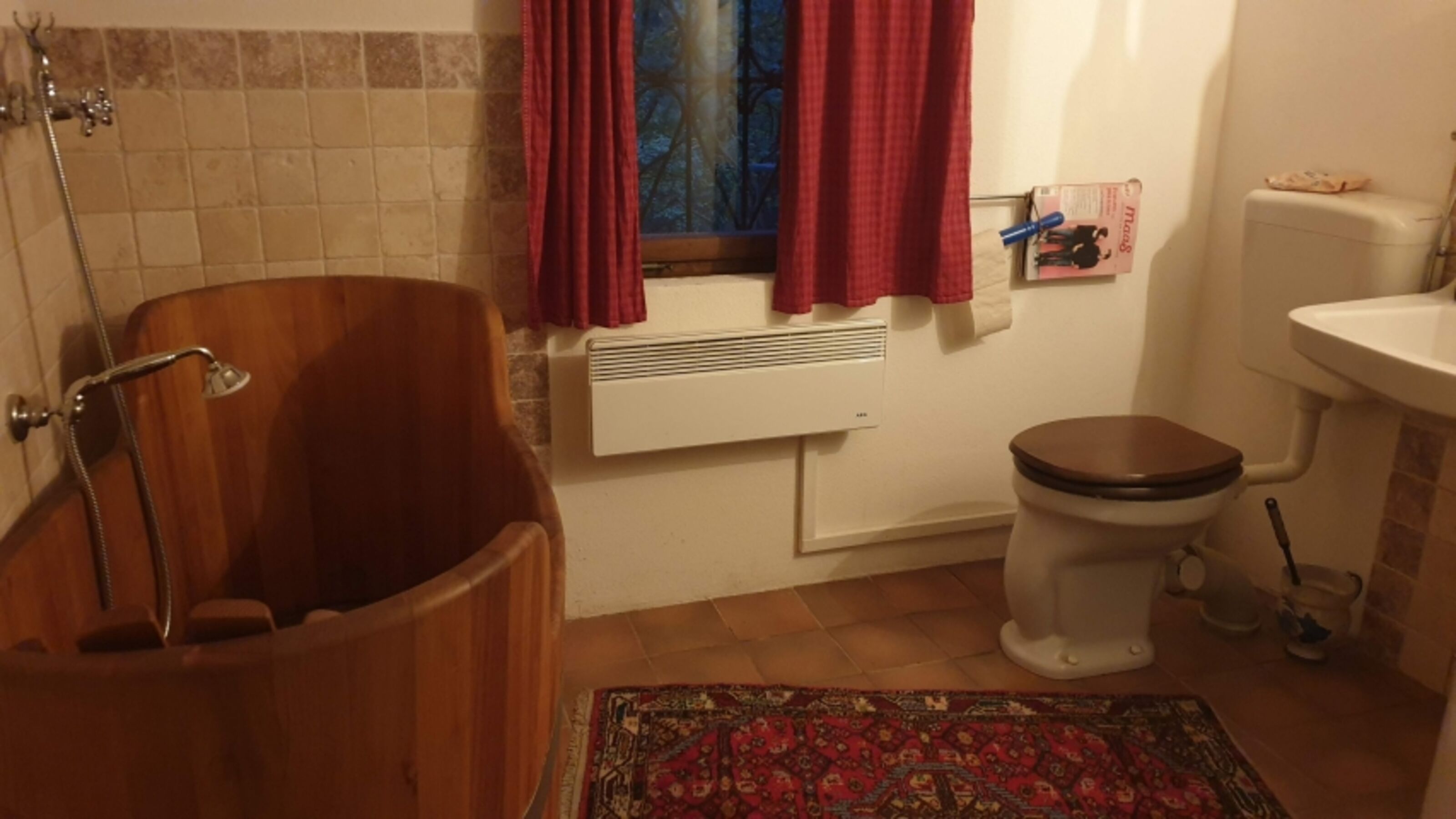 Badezimmer Holzbadewanne