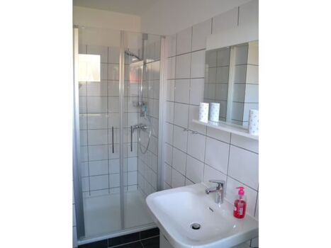 Badezimmer unten mit Dusche