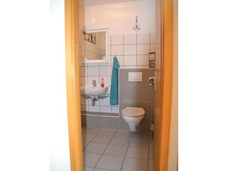 Badezimmer oben mit WC/Waschbecken