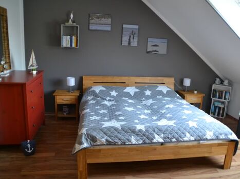 Schlafzimmer 2 (1 Doppelbett,1Einzelbett)