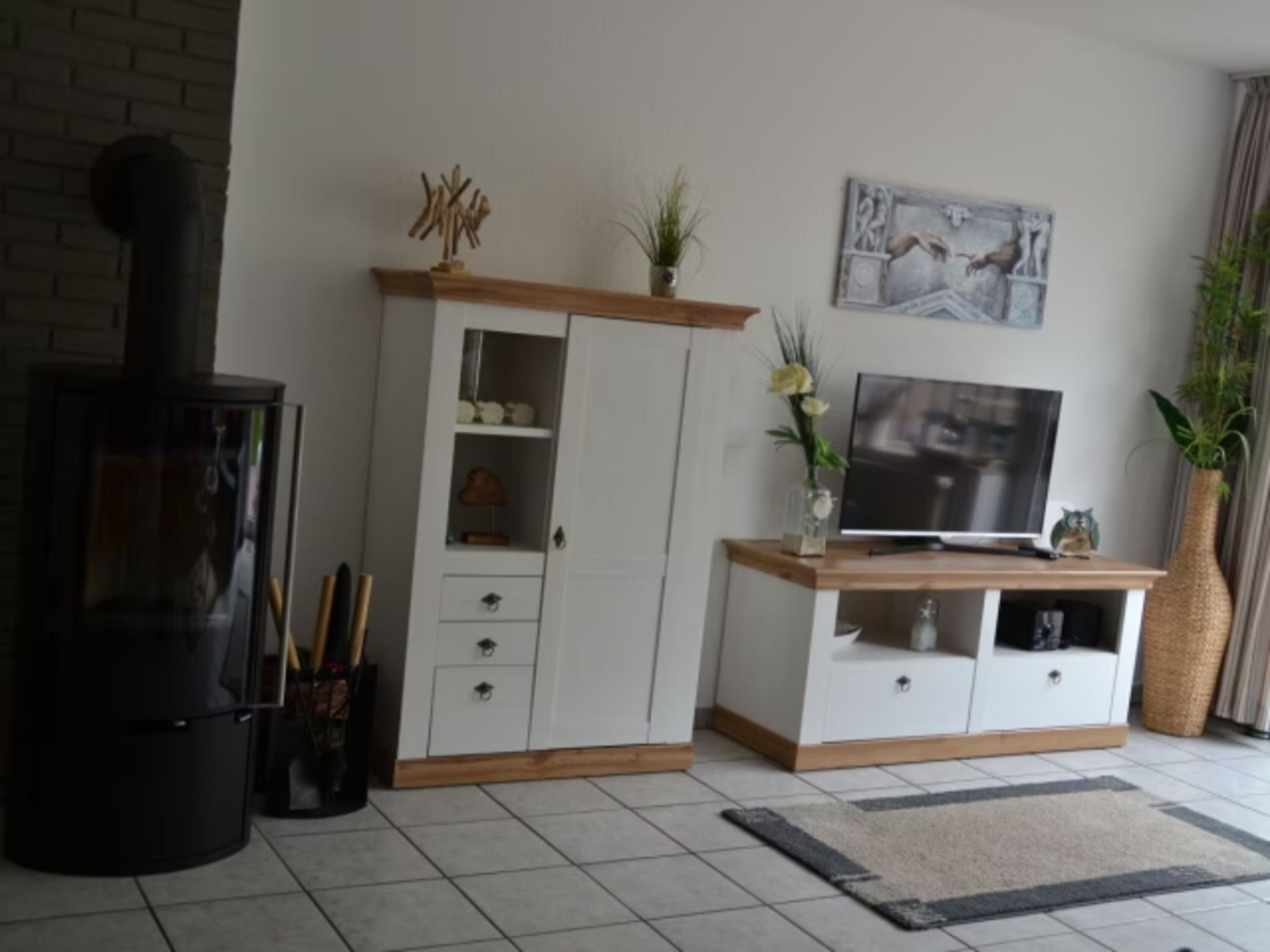 Wohnzimmer mit Kamin