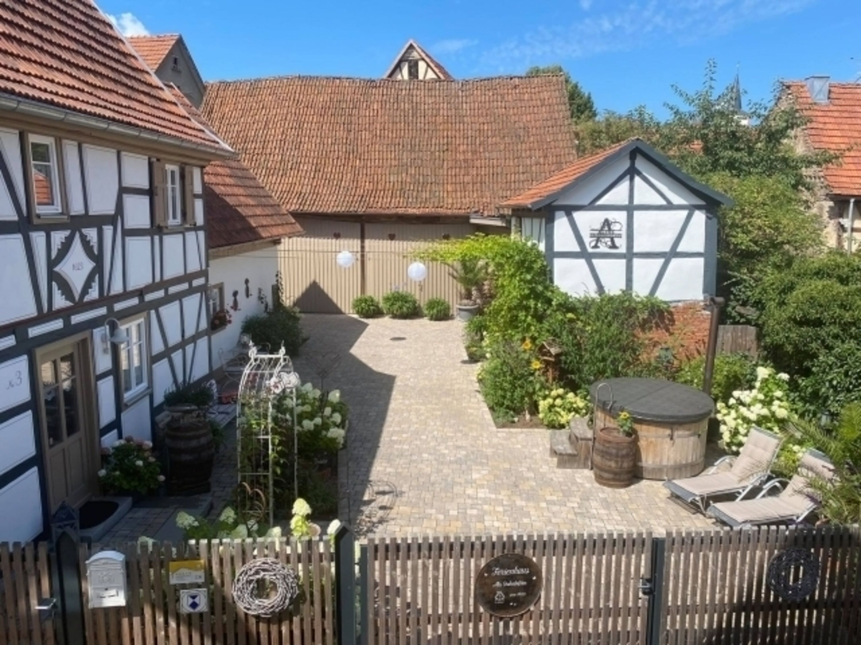 Hof-Anlage mit abgeschlossenem Hof