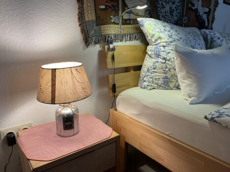 Leselampe im Schlafzimmer