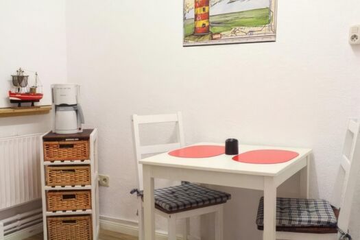 Ferienwohnung Ufer 3, Essecke in der Küche