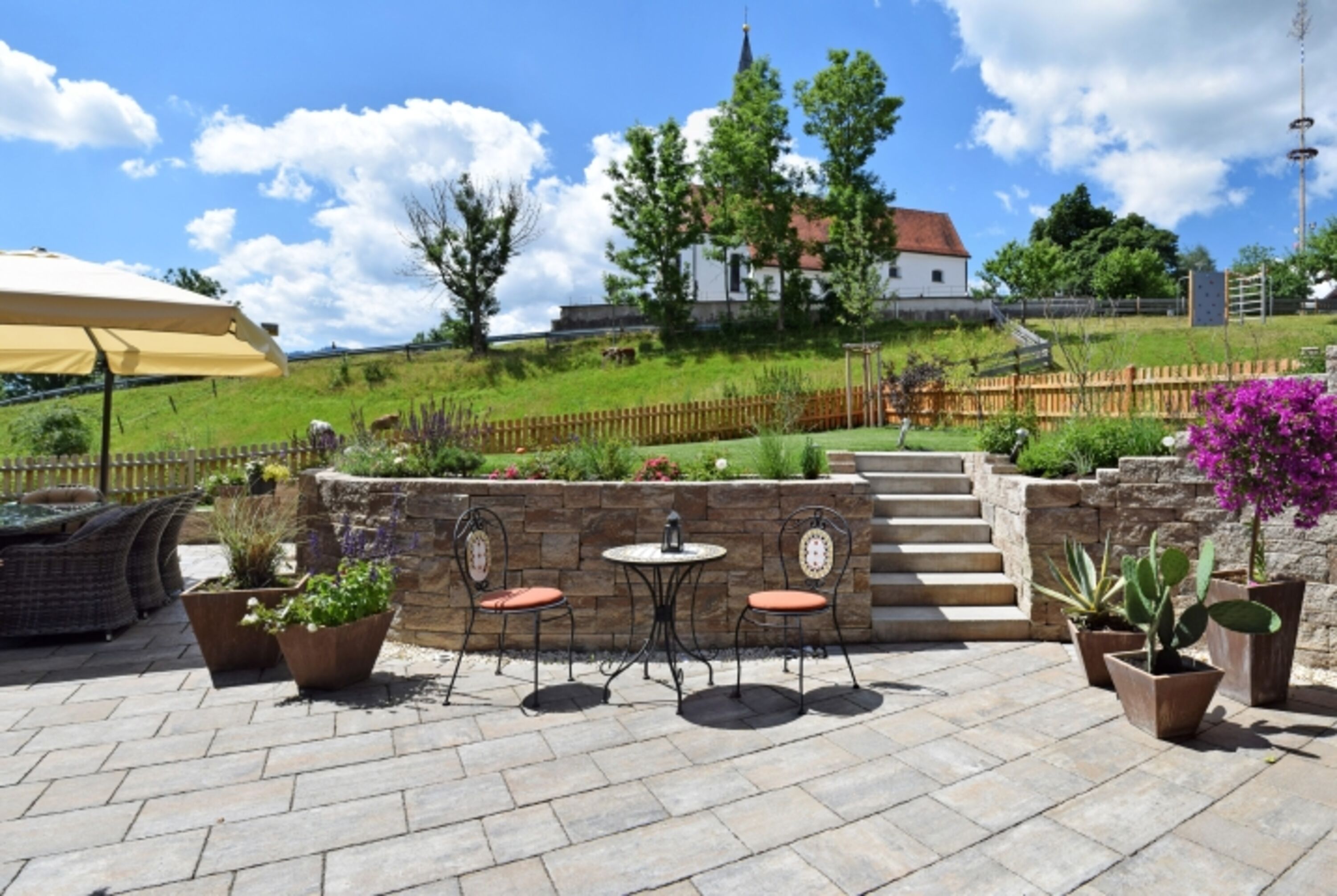 Terrasse mit Sitzgelegenheit