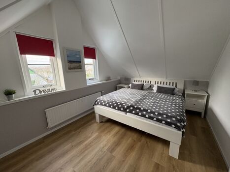 SZ 2 mit Bett 180x200