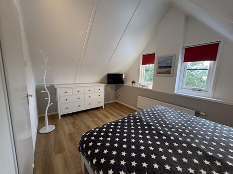 SZ 2 mit Kommode und Smart TV