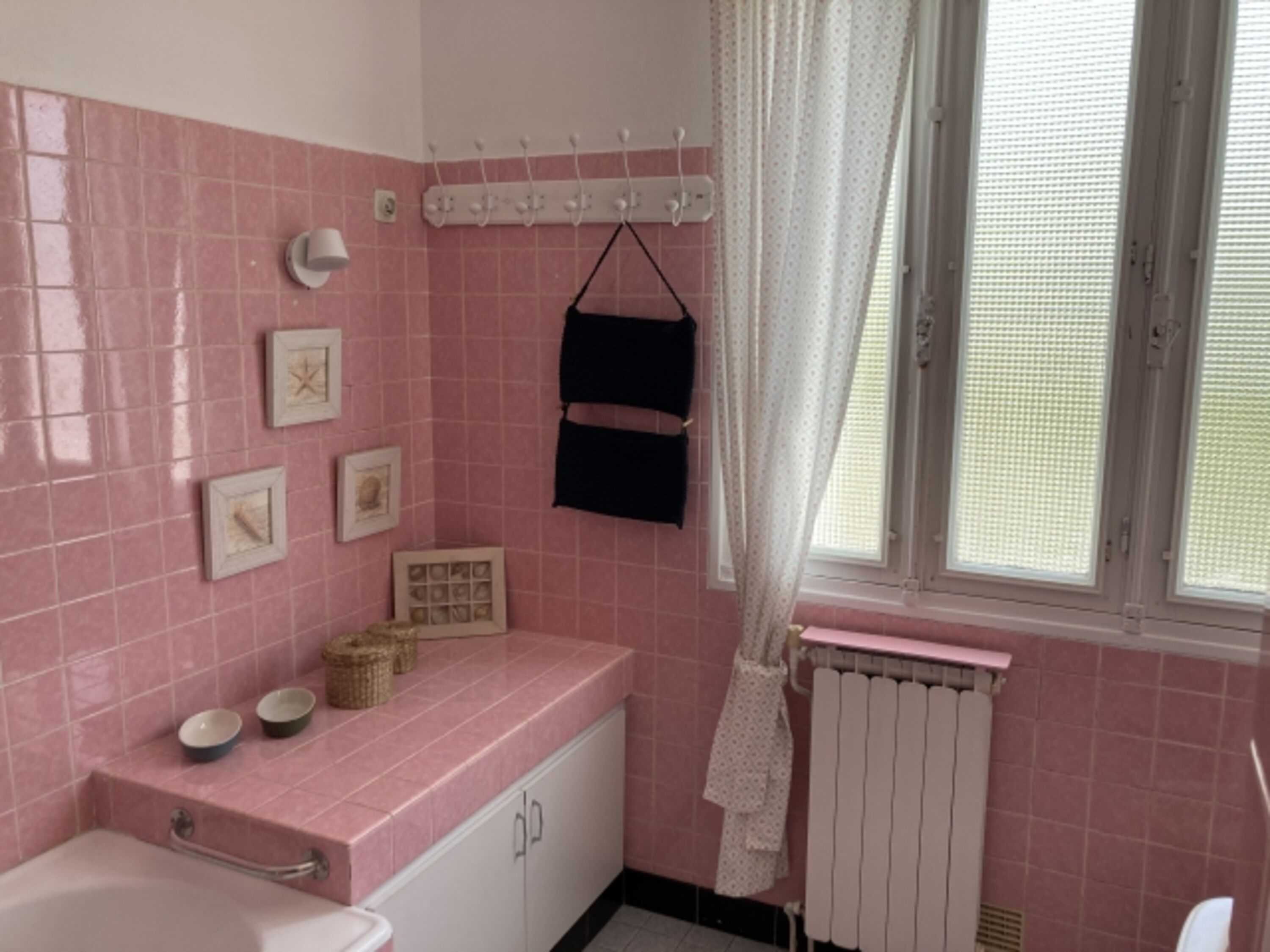 Bad / separates WC
