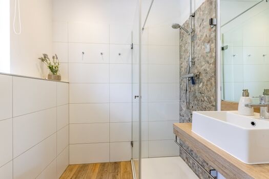 Bad mit Dusche im Erdgeschoss