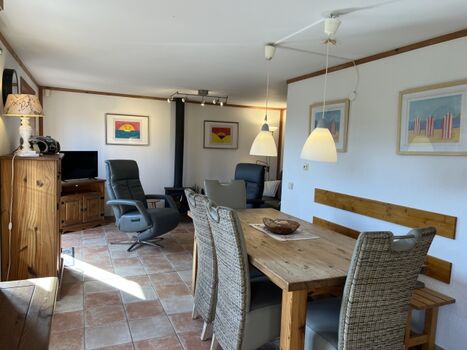 Sehr bequeme Stühle am Tisch