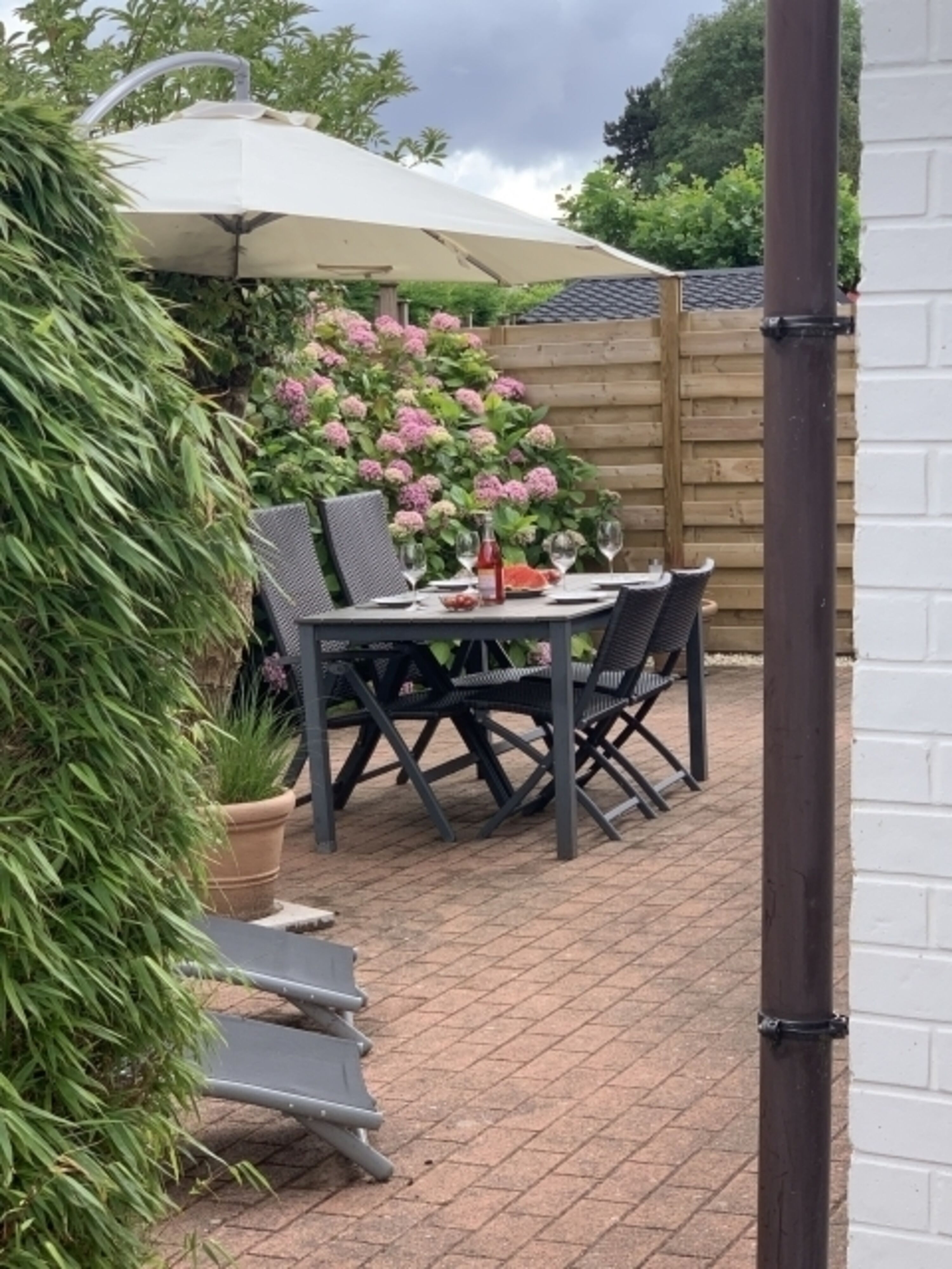 Blick auf geschützte Terrasse