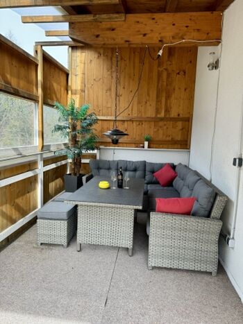 Terrasse 1 OG mit gemütlicher Rattanlounge