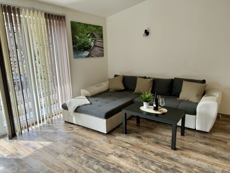 gemütliche Couch im Wohnzimmer