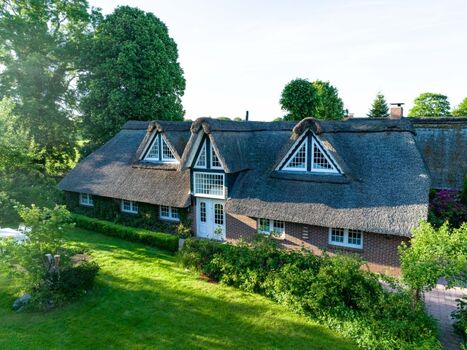 Das gegenüberliegende Reethuus