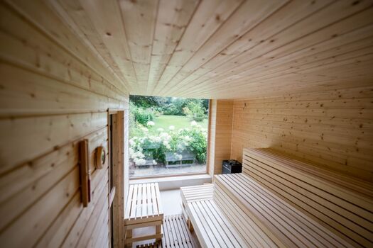 Saunieren mit Garten-Panoramablick