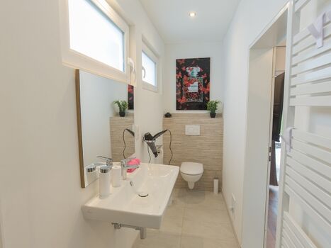 Badezimmer eins - schicker Waschplatz