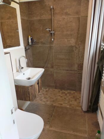 Barrierefreies neues Duschbad