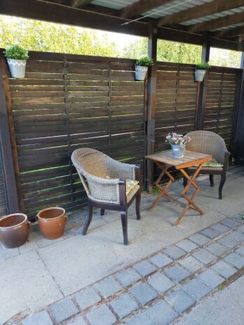 Sitzecke im Schatten