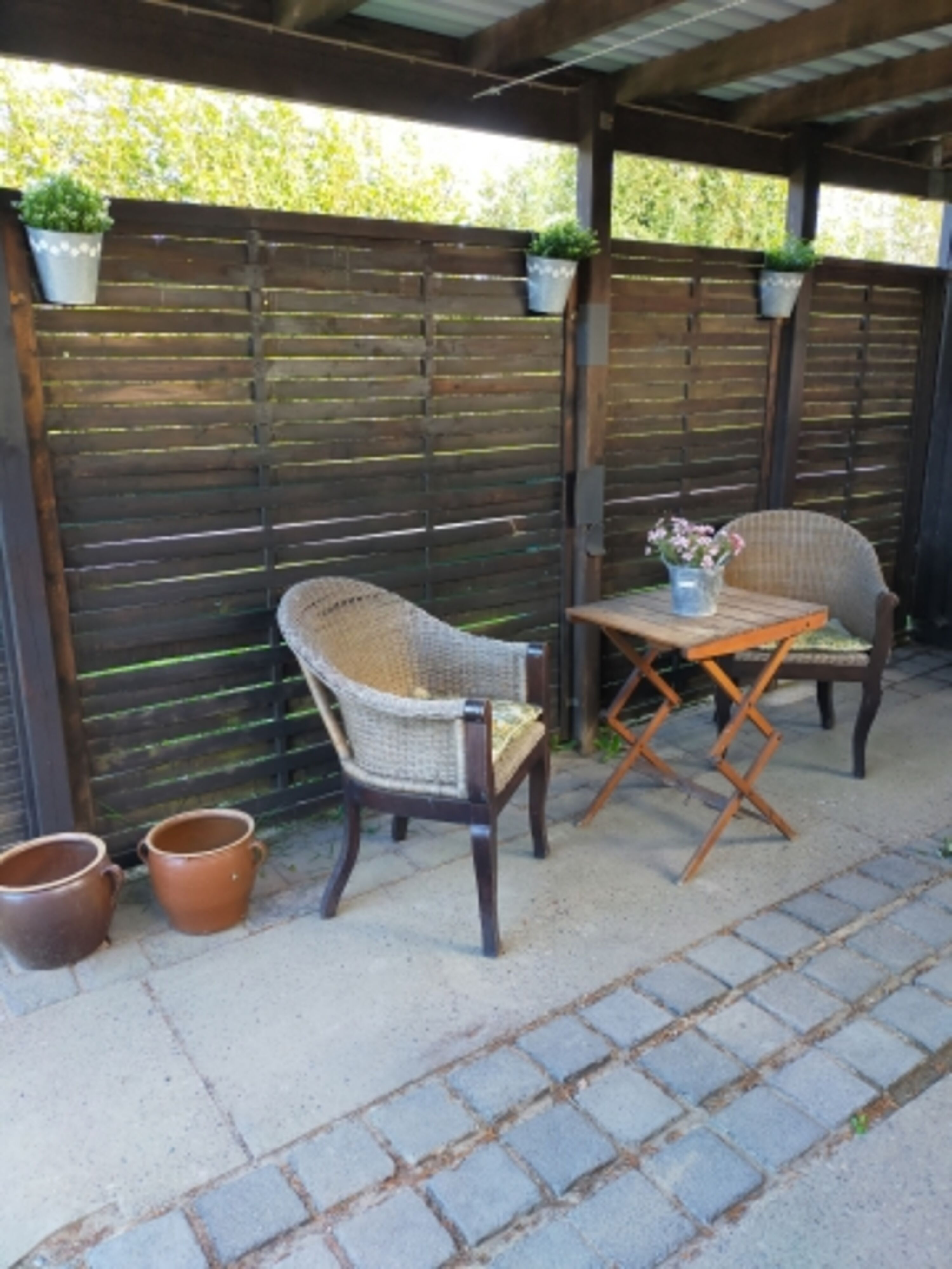 Sitzecke im Schatten