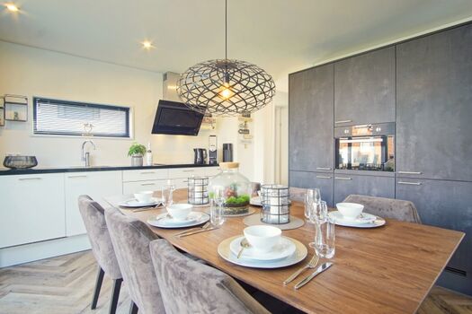 Küche mit Essbereich