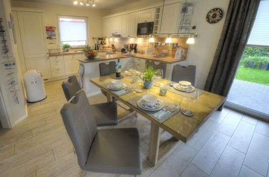 Küche mit Essbereich