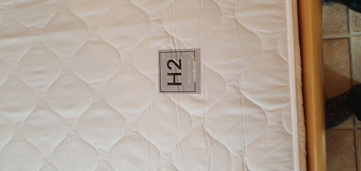 zwei verschieden wählbare Härtegrade der Matratzen in Zimmer 1