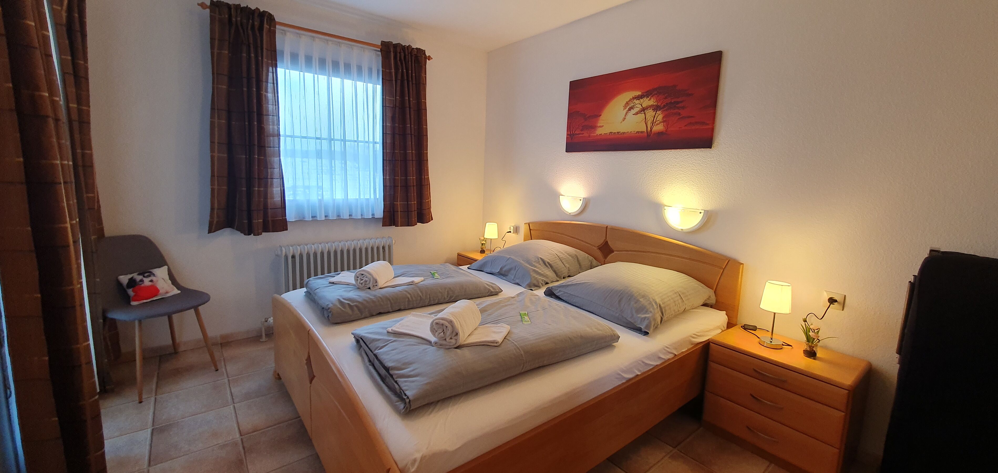 Schlafzimmer 1 mit verstellbaren Lattenrosten