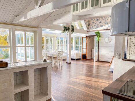 Blick in den Wohn und Essbereich im Haupthaus