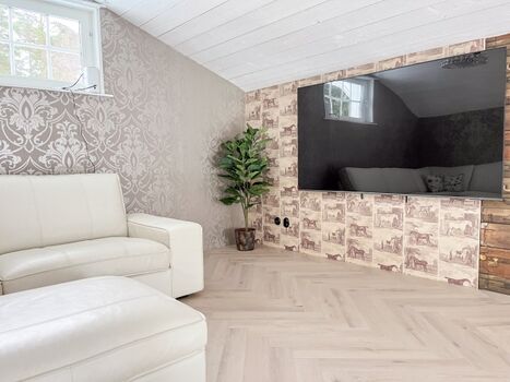 Wohnzimmer im über die Leiter zu erreichenden Obergeschoss