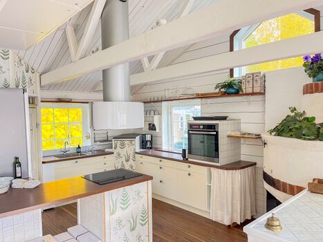 Die moderne Küche im Haupthaus