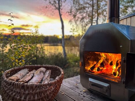 Kamin der holzbefeuerten Badetonne