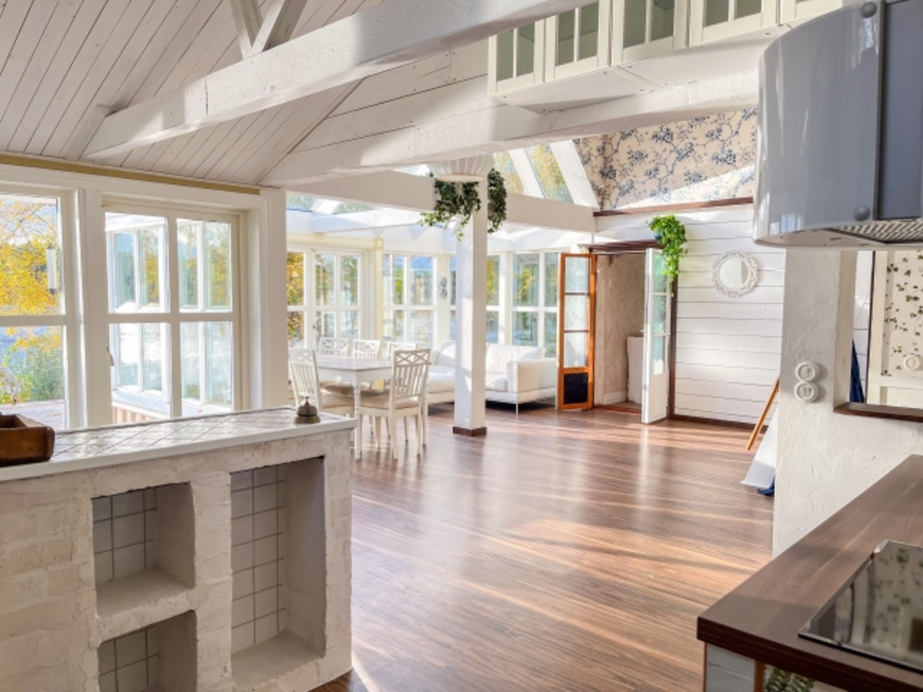 Blick in den Wohn und Essbereich im Haupthaus