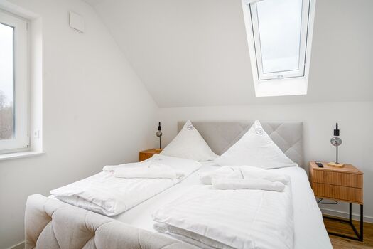 zweites Schlafzimmer mit TV