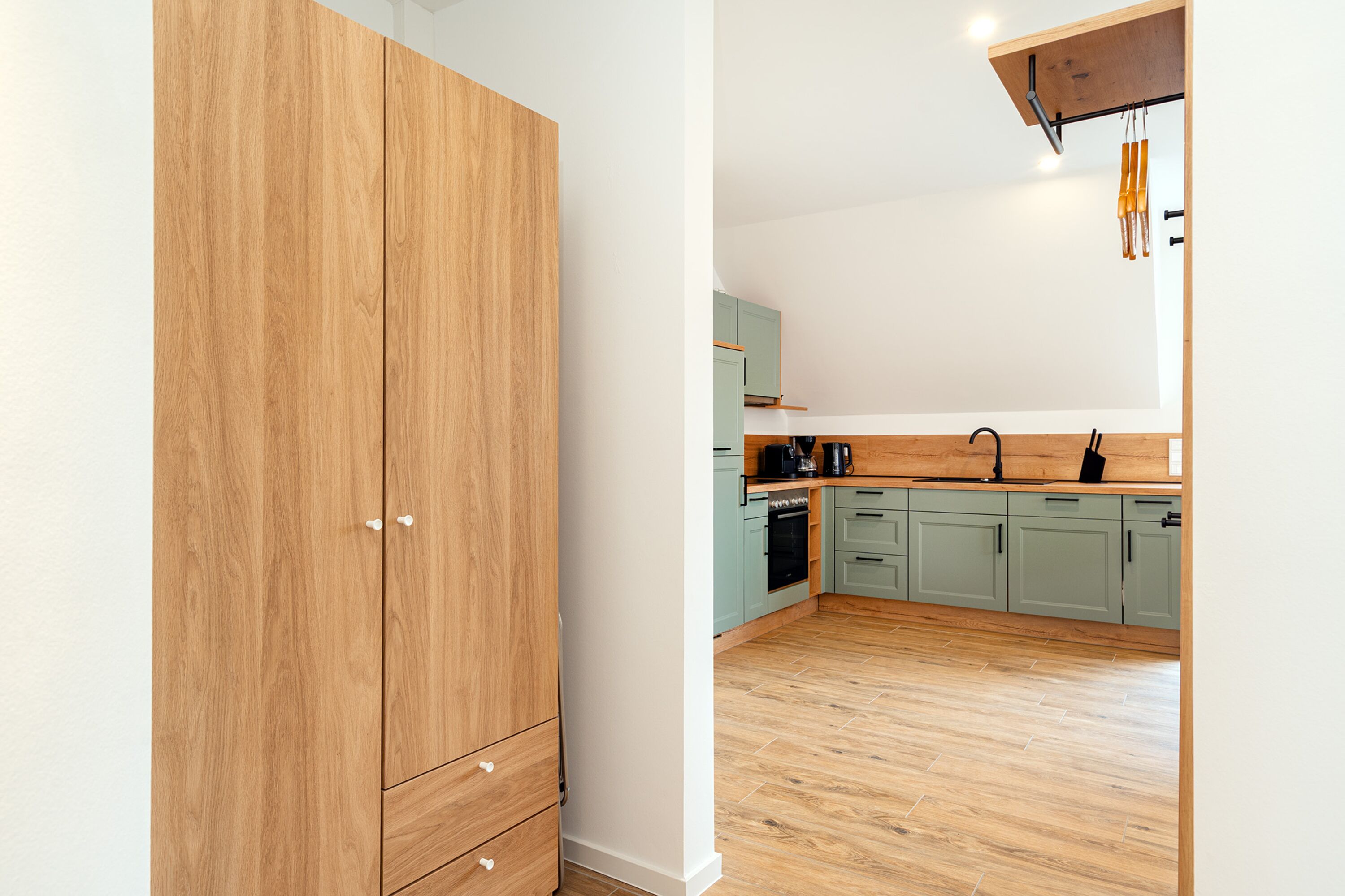 Garderobe und zweiter Kleiderschrank