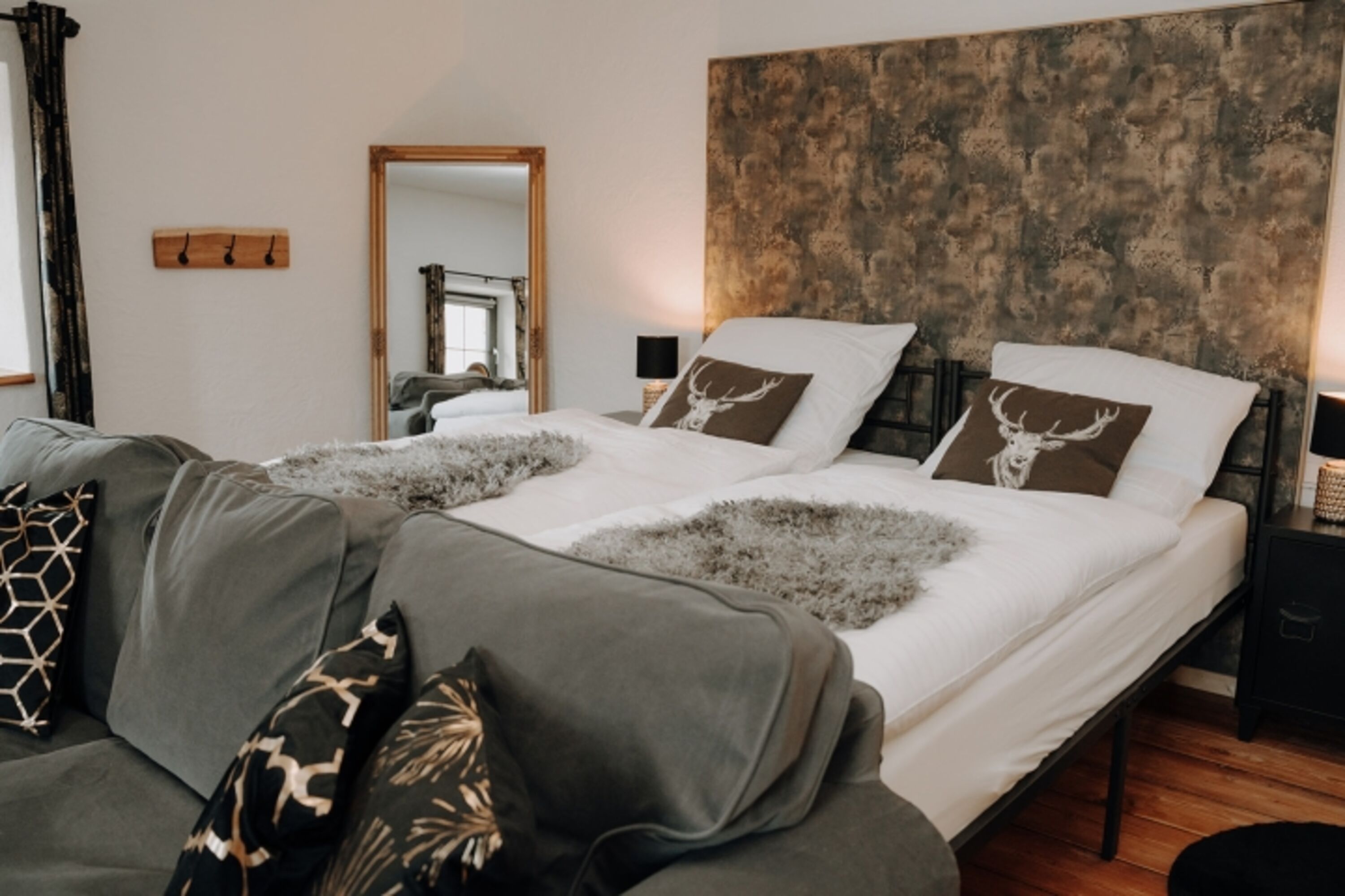 Schlafzimmer gold -© Sibel Zechmann Fotografie